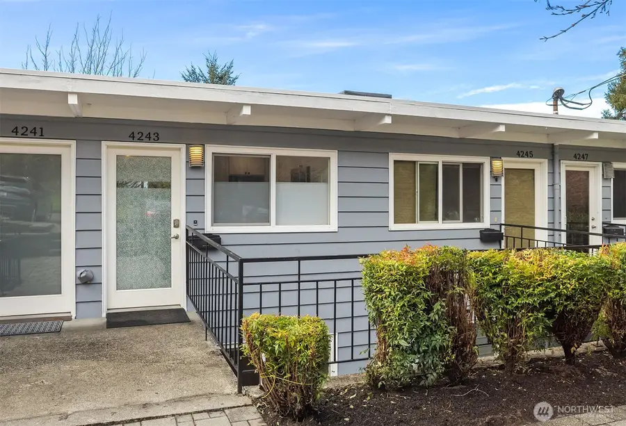 4243 Palatine Avenue N, Seattle, WA 98103 - #2