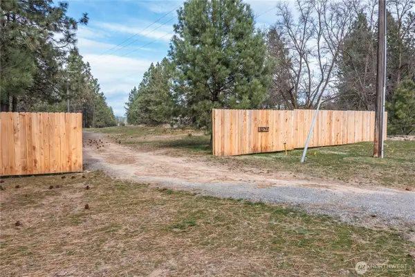 1274 Peachcrest Road, Kettle Falls, WA 99141