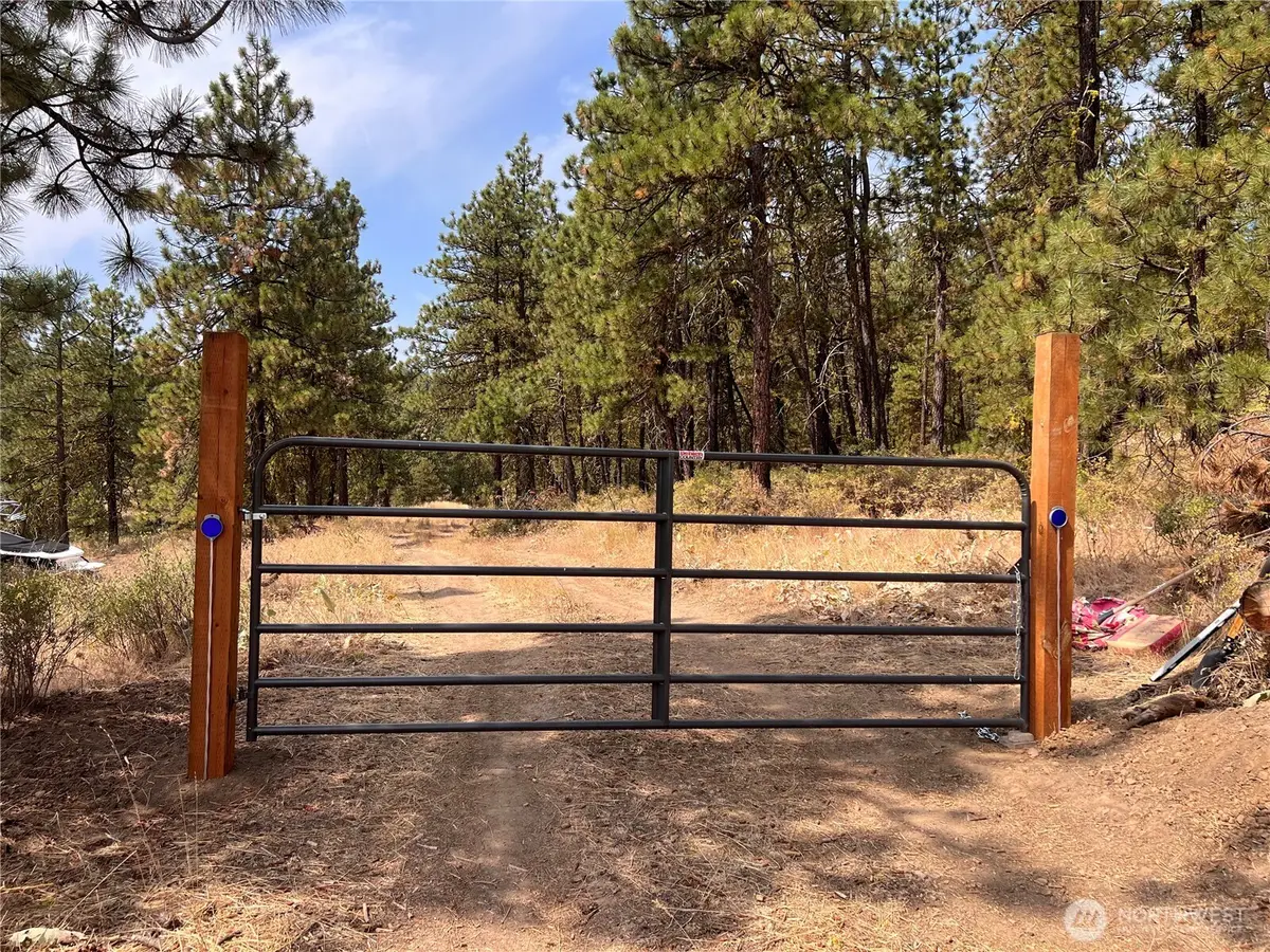 301 Sunrise Way, East Wenatchee, WA 98802 - #1