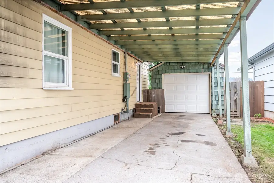 3102 Hemlock Street, Longview, WA 98632 - #3