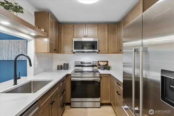 21615 80th Avenue W #215, Edmonds, WA 98026