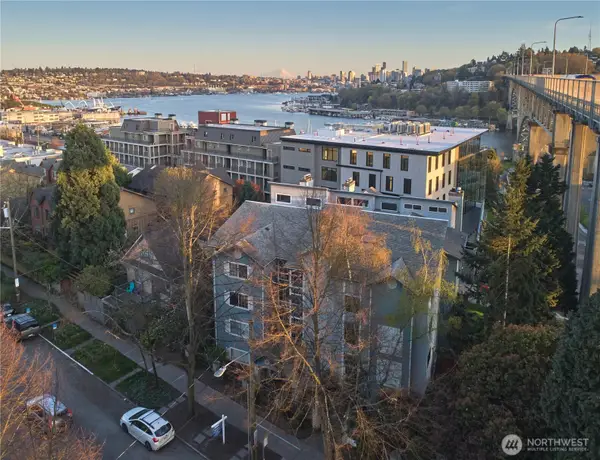 909 N 35th Street #402, Seattle, WA 98103