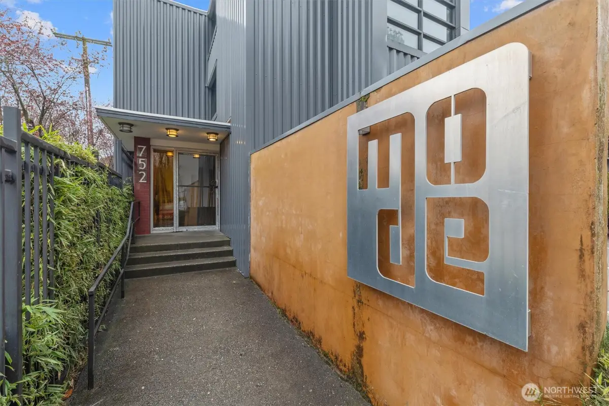 752 Bellevue Avenue E #202, Seattle, WA 98102 - #1