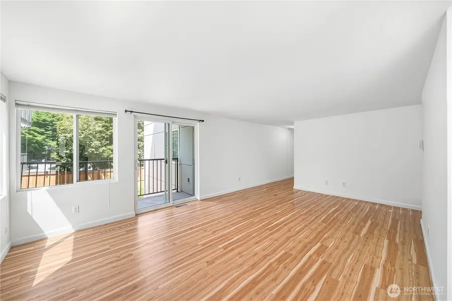 11556 Greenwood Avenue N #105, Seattle, WA 98133 - #3