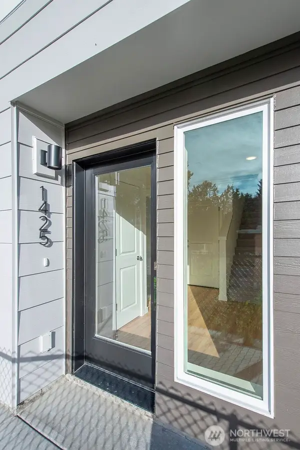 1425 SW 111th Lane, Seattle, WA 98164