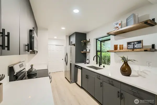 9512 1st Avenue Ne #110, Seattle, WA 98115