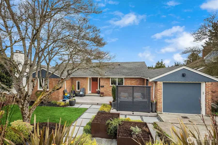 5218 Ivanhoe Place Ne, Seattle, WA 98105 - #2