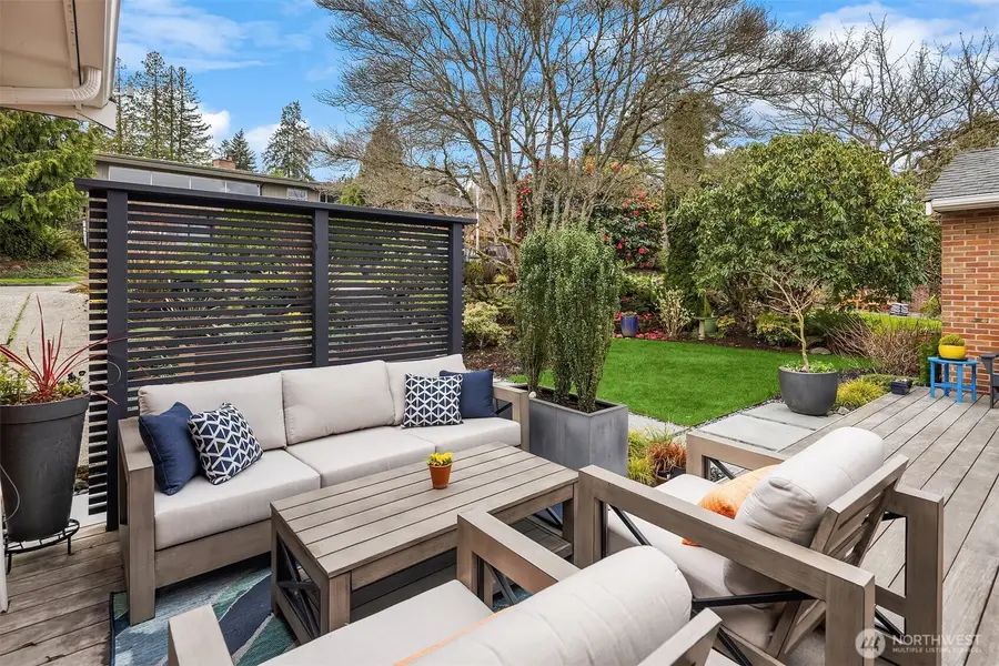 5218 Ivanhoe Place Ne, Seattle, WA 98105 - #3