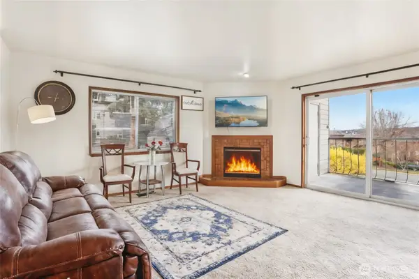 17440 NE 38th Street #A201, Redmond, WA 98052