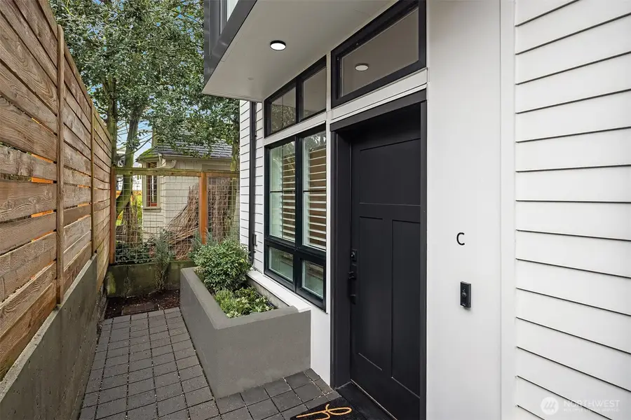 6041 42nd Avenue Sw, Seattle, WA 98136 - #3