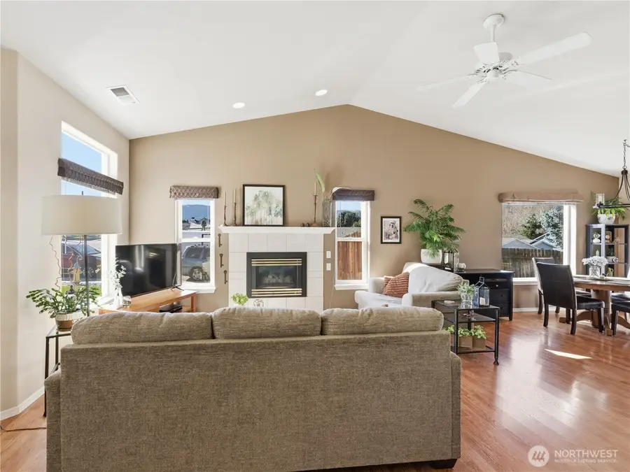 316 S Mary Avenue, East Wenatchee, WA 98802 - #3