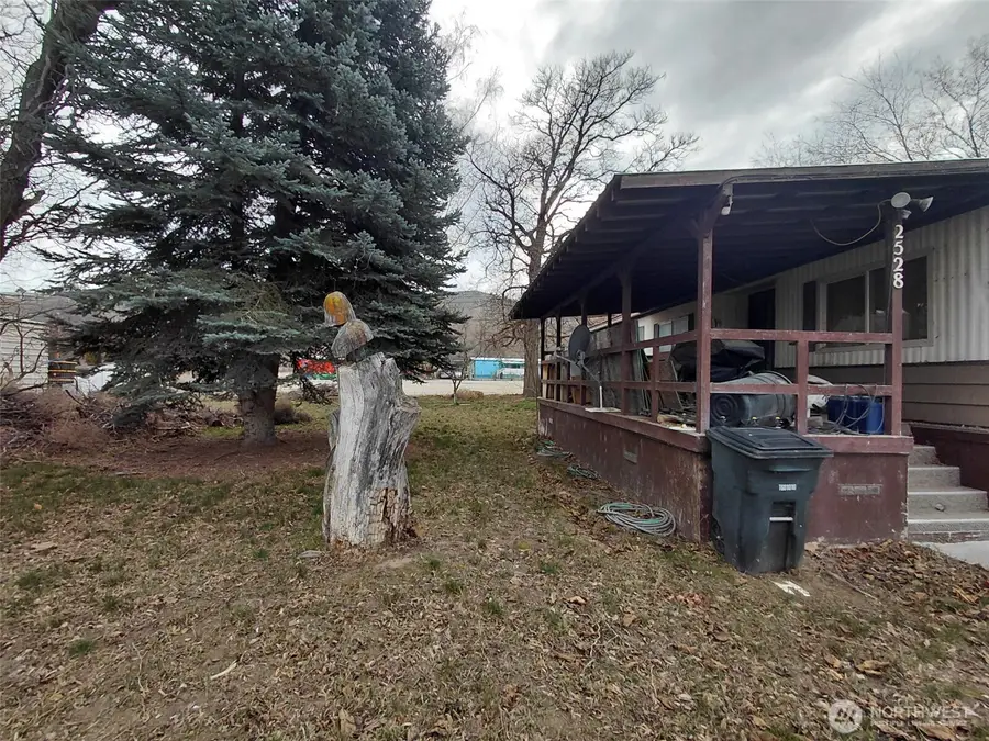 2528 Monroe Avenue, Bridgeport, WA 98813 - #2