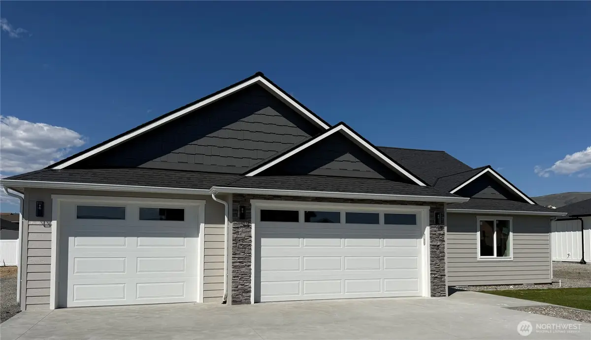 865 NE Conner Court, East Wenatchee, WA 98802 - #1