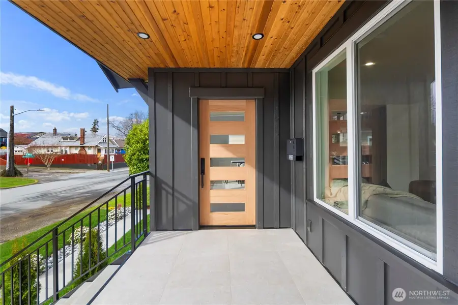 5520 Brooklyn Avenue Ne, Seattle, WA 98105 - #2