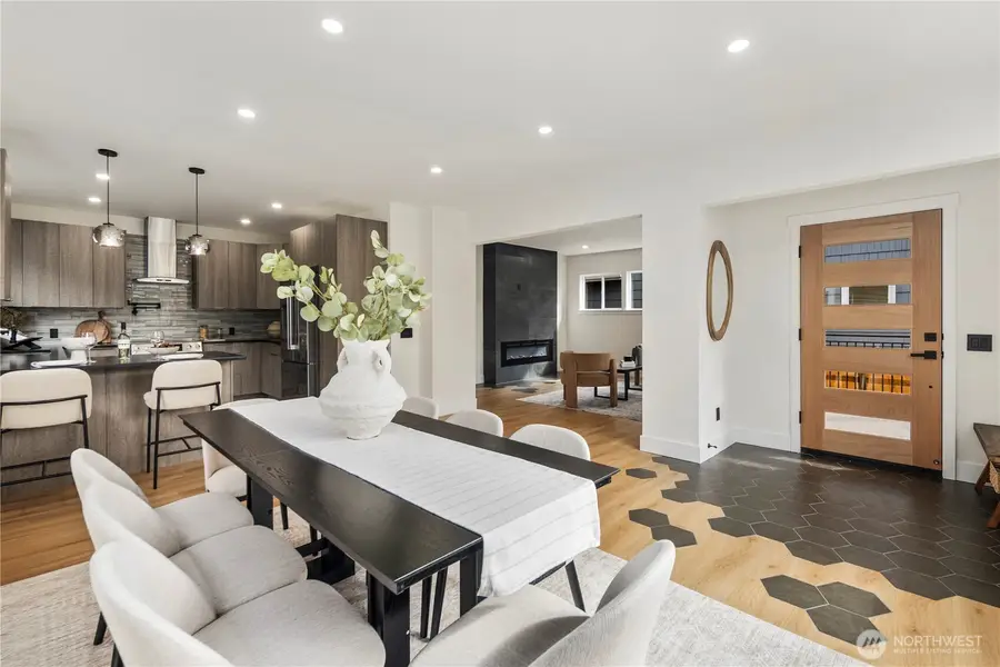 5520 Brooklyn Avenue Ne, Seattle, WA 98105 - #3