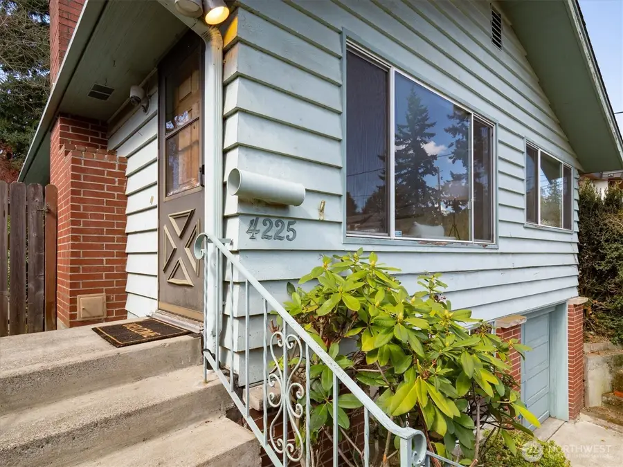 4225 46th Avenue S, Seattle, WA 98118 - #3