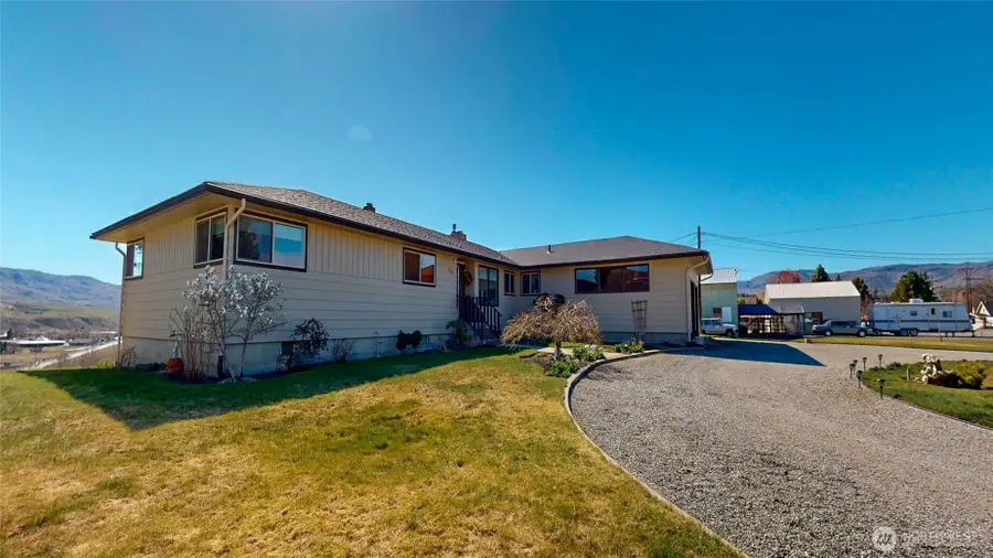 644 Dewberry Avenue E, Omak, WA 98841 - #3
