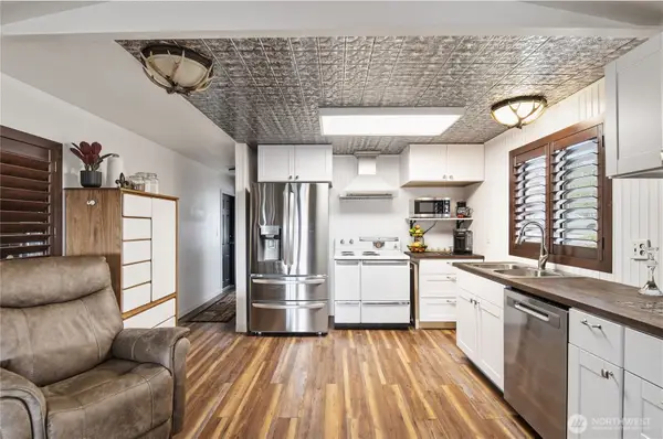 18289 E State Route 3 #20, Allyn, WA 98524