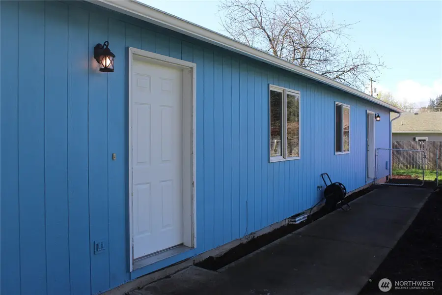 1403 N 4th Avenue, Kelso, WA 98626 - #2