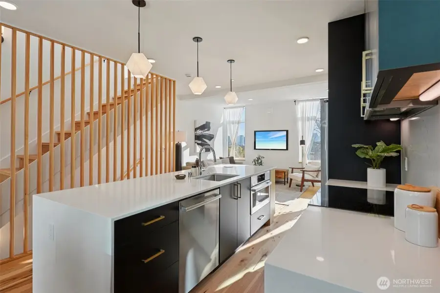 517 Howe Street #B, Seattle, WA 98109 - #3