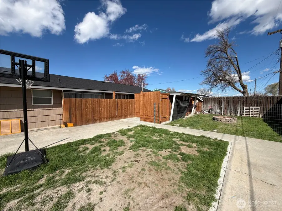 305 N Earl Road, Moses Lake, WA 98837 - #3