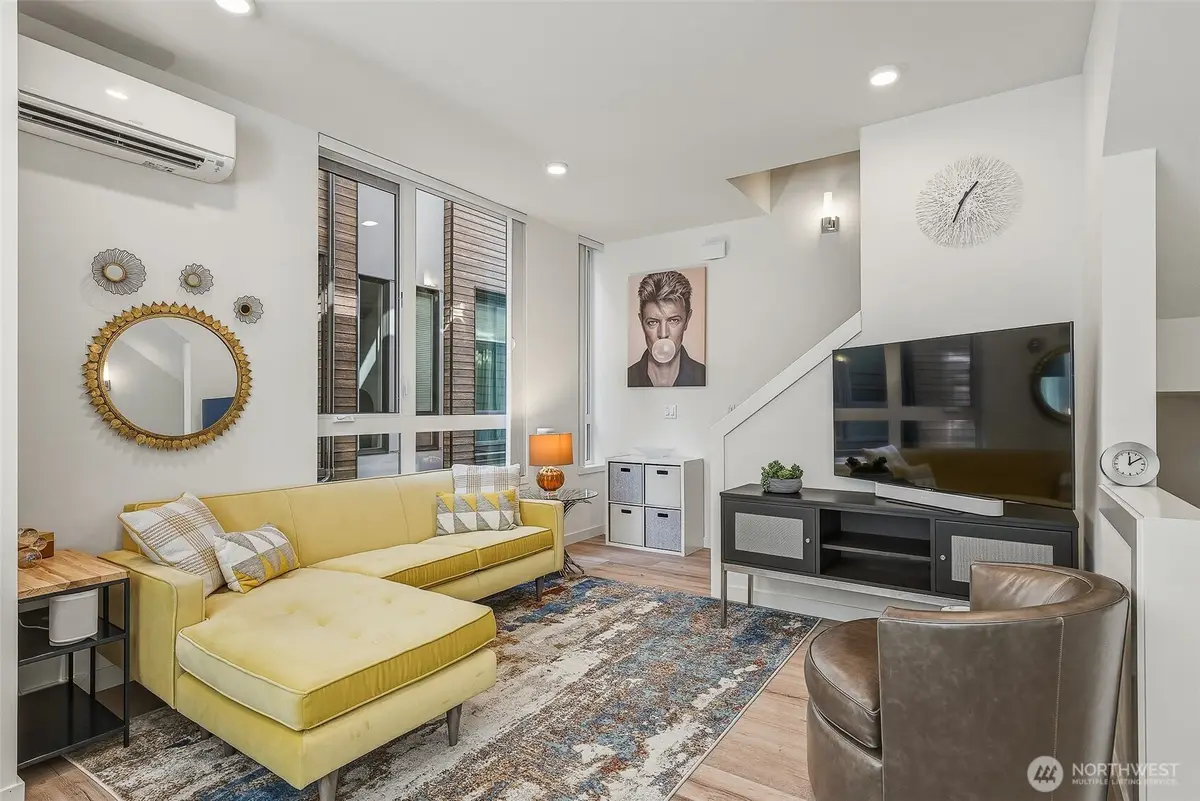 6313 9th Avenue Ne #A, Seattle, WA 98115 - #1