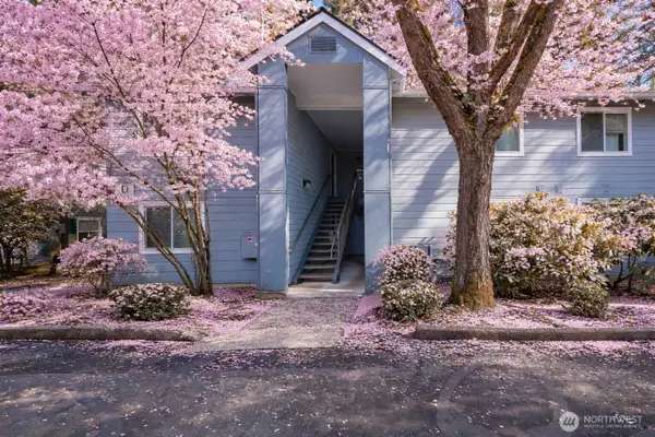 10026 NE 127th Place #D117, Kirkland, WA 98034