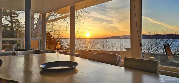 303 Arrowhead Point Lane, Camano Island, WA 98282