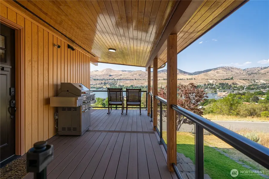 621 Mountain View Dr, Chelan, WA 98816 - #3