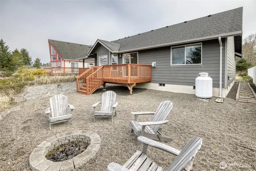 673 Island Circle Se, Ocean Shores, WA 98569 - #3
