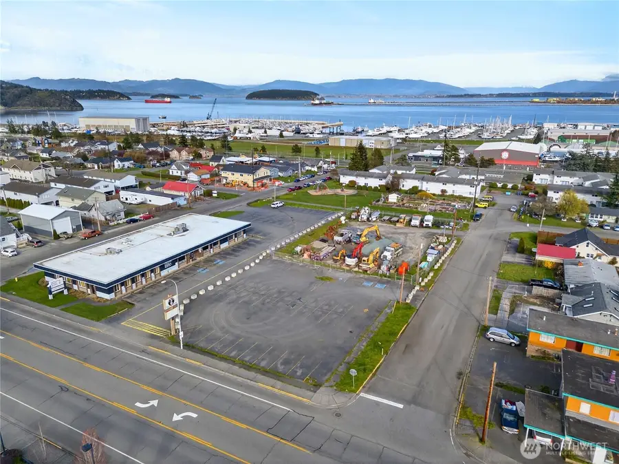 2821 Commercial Avenue, Anacortes, WA 98221 - #3