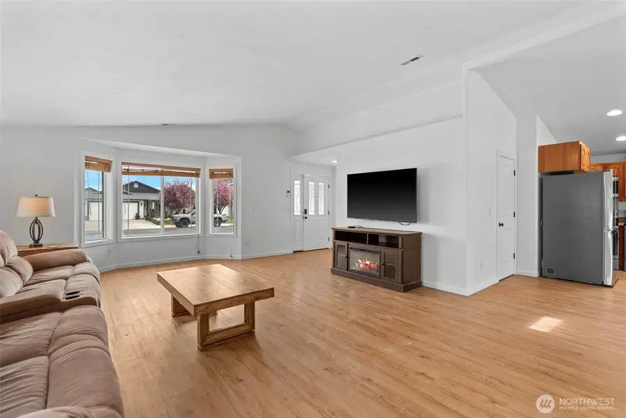 715 NE Hilltop Avenue, Quincy, WA 98848 - #3