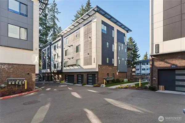15538 NE 15th Place #301, Bellevue, WA 98007