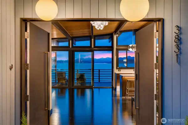 3831 58th Avenue Sw, Seattle, WA 98116