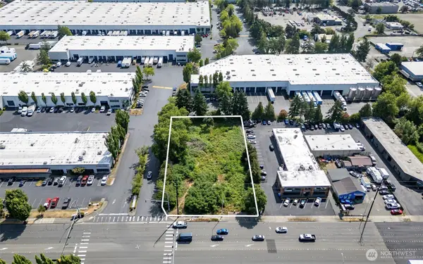 8425 S 216th Street, Kent, WA 98032