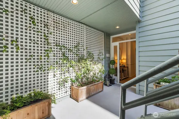 2349 Harbor Avenue Sw #701, Seattle, WA 98126