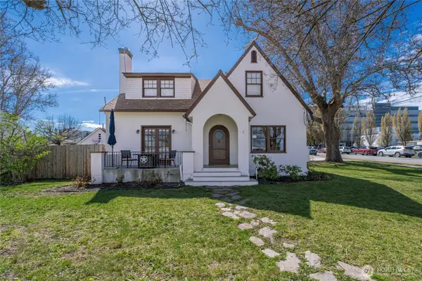 841 Red Apple Road, Wenatchee, WA 98801