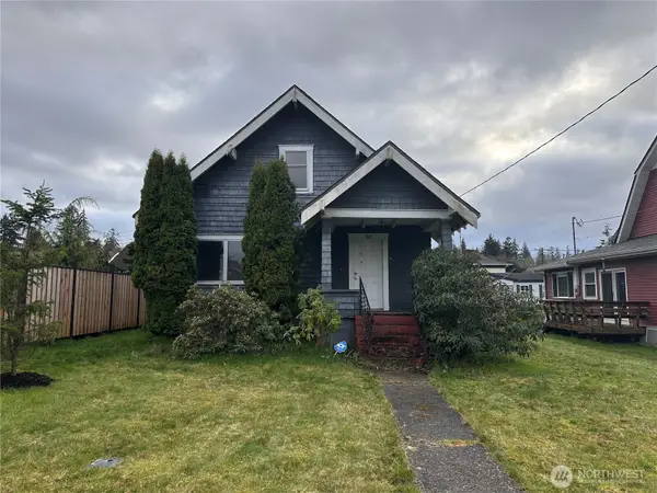1112 4th Street, Cosmopolis, WA 98537