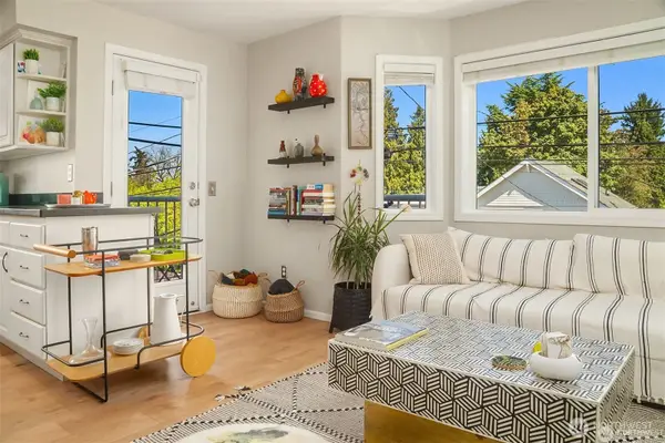 2116 California Avenue Sw #201, Seattle, WA 98116