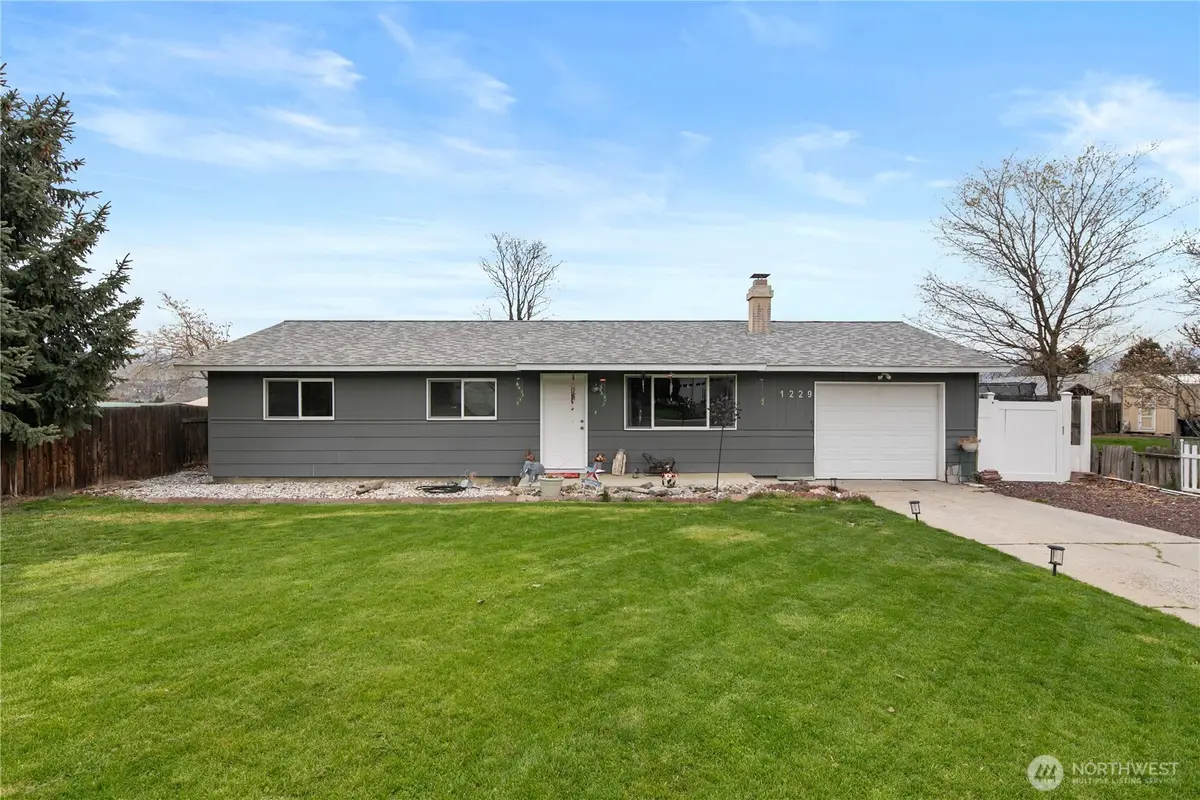 1229 Malaga Avenue, Wenatchee, WA 98801 - #1
