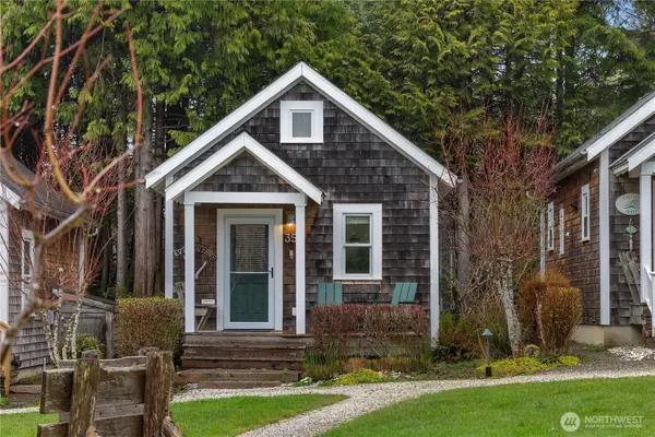 35 Beach Cabin Loop, Pacific Beach, WA 98571