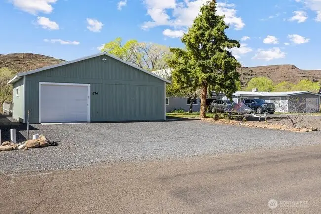 674 River Drive Sw, Quincy, WA 98848 - #3