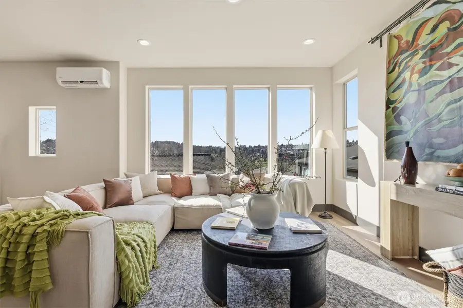 4584 22nd Avenue Sw, Seattle, WA 98106 - #3