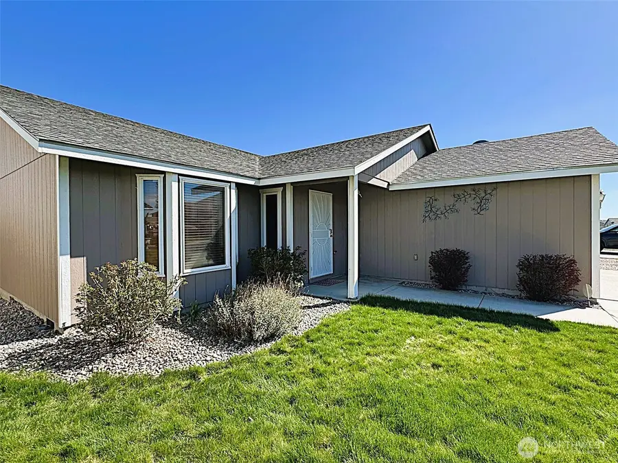 1015 S 10th Avenue, Othello, WA 99344 - #2