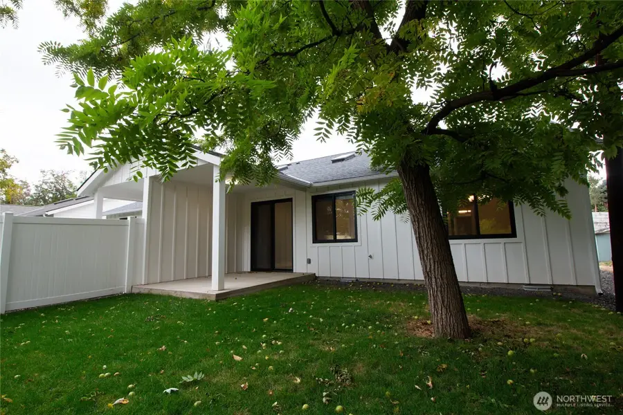 1037 Date Avenue, College Place, WA 99324 - #3