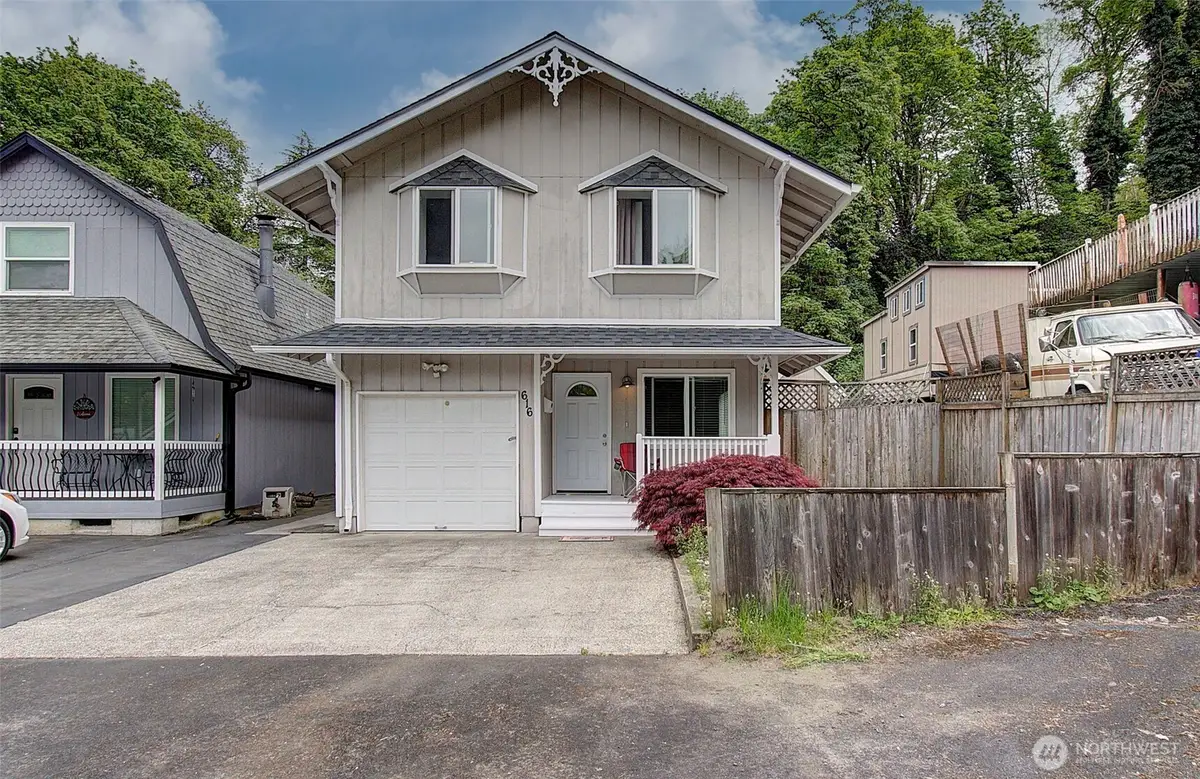 616 N 4th Avenue, Kelso, WA 98626 - #1