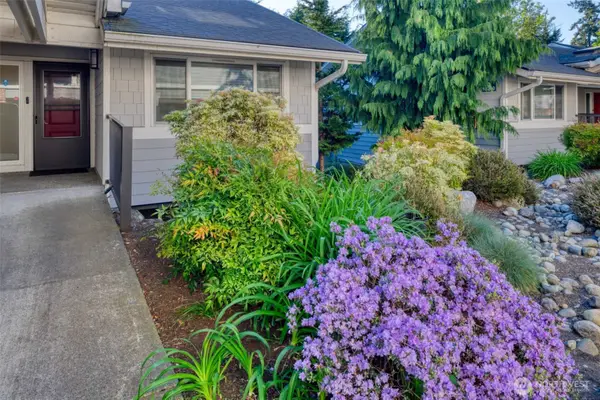 15208 NE 8th Street #C4, Bellevue, WA 98007