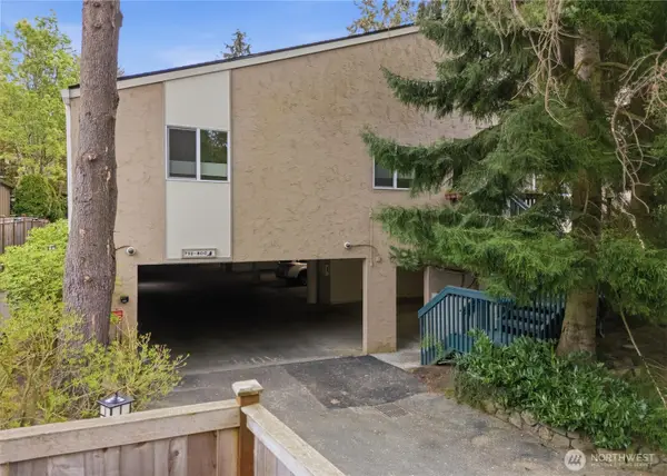 790 Madison Avenue N, Bainbridge Island, WA 98110