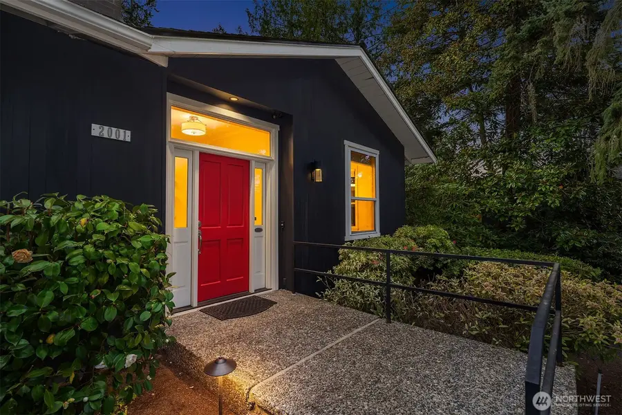 2001 77th Avenue Ne, Medina, WA 98039 - #2