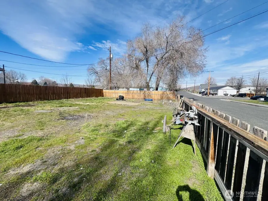 34 SE 4th Avenue, Soap Lake, WA 98851 - #2